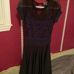 I selling because I have a lot Zac Posen size S color black new